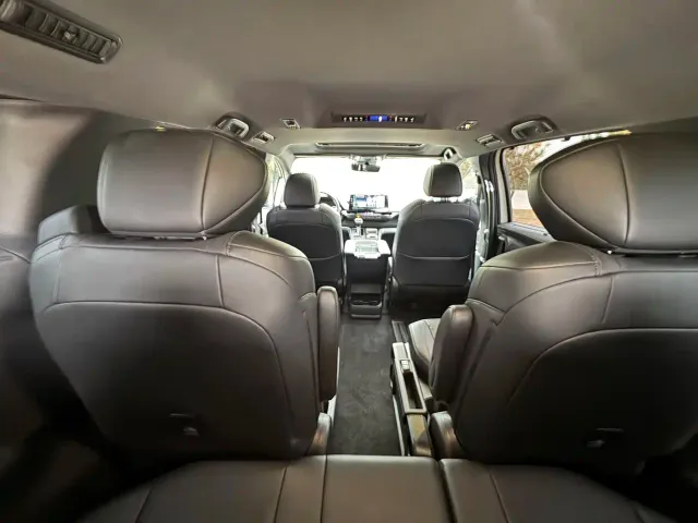 Toyota Sienna — Фото автомобиля 13