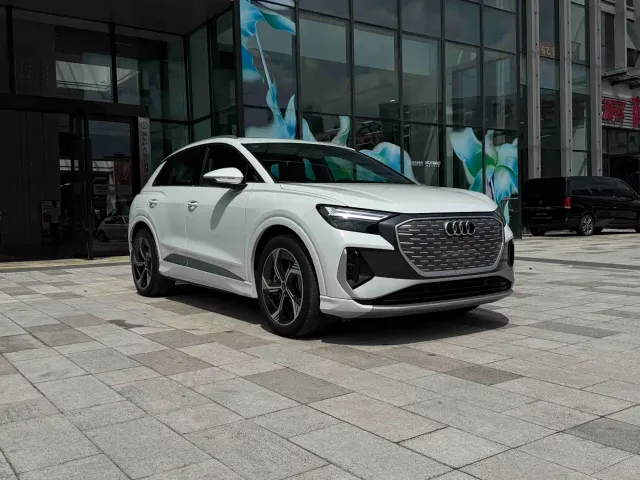 Audi Q4 e-tron — Фото автомобиля 3