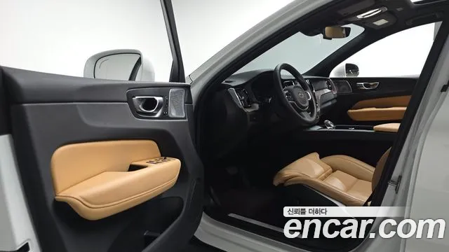 Вольво XC60 — Фото автомобиля 8