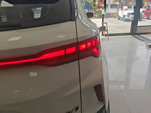 Geely Binyue — Фото автомобиля 7