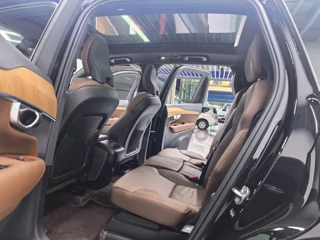 Volvo XC90 — Фото автомобиля 7