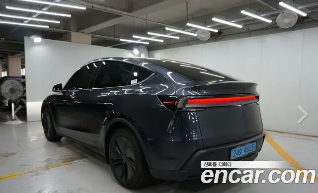 Tesla Model Y — Фото автомобиля 6