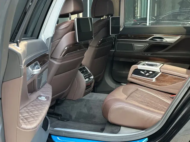 BMW 7 Series — Фото автомобиля 4