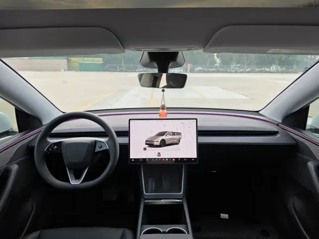 Tesla Model Y — Фото автомобиля 6