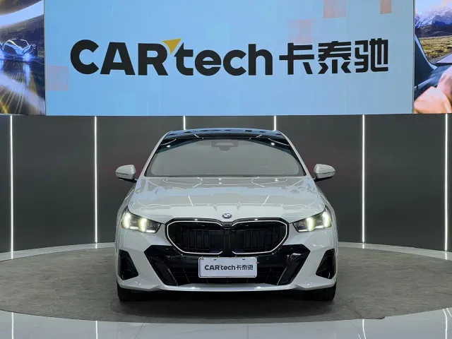 BMW 5 Series — Фото автомобиля 2