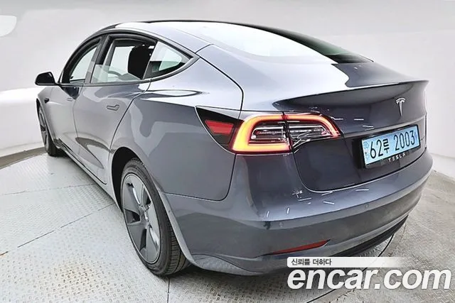 Tesla Model 3 — Фото автомобиля 4