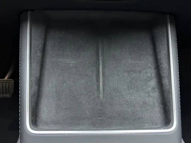 Tesla Model Y — Фото автомобиля 27