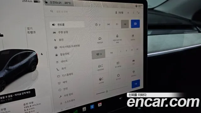 Tesla Model Y — Фото автомобиля 17