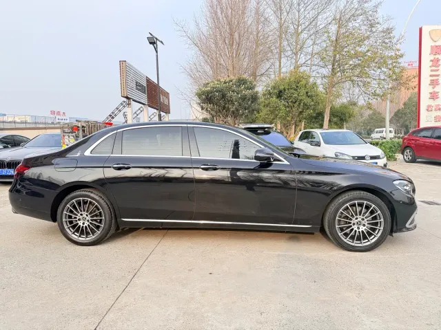 Mercedes-Benz E-Class — Фото автомобиля 5