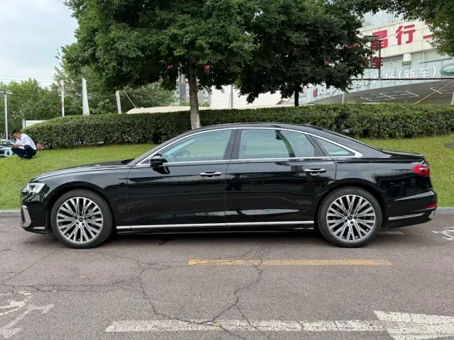 Audi A8 — Фото автомобиля 3
