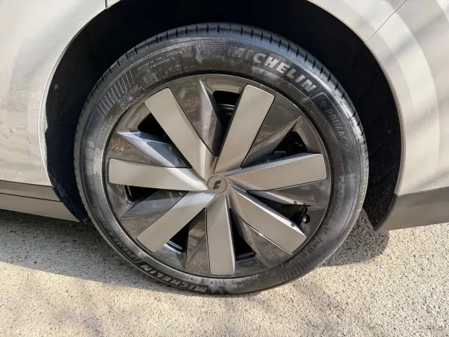 Li Auto i8 — Фото автомобиля 17