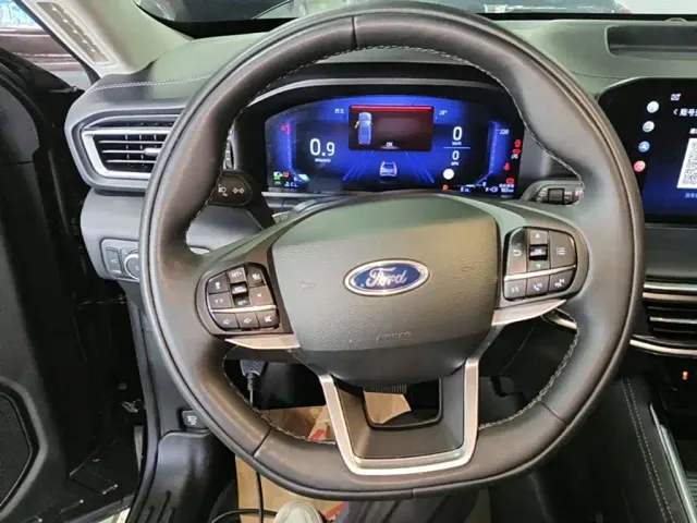 Ford Explorer — Фото автомобиля 10