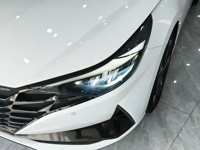 Hyundai Elantra — Фото автомобиля 23