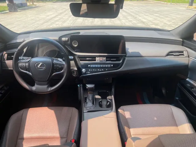 Lexus ES — Фото автомобиля 12