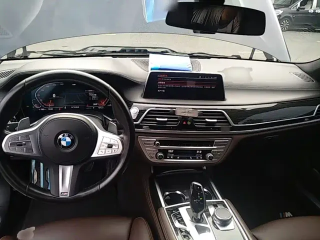 BMW 7 Series — Фото автомобиля 9
