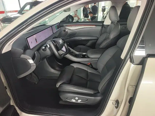 IM Motors LS6 — Фото автомобиля 14