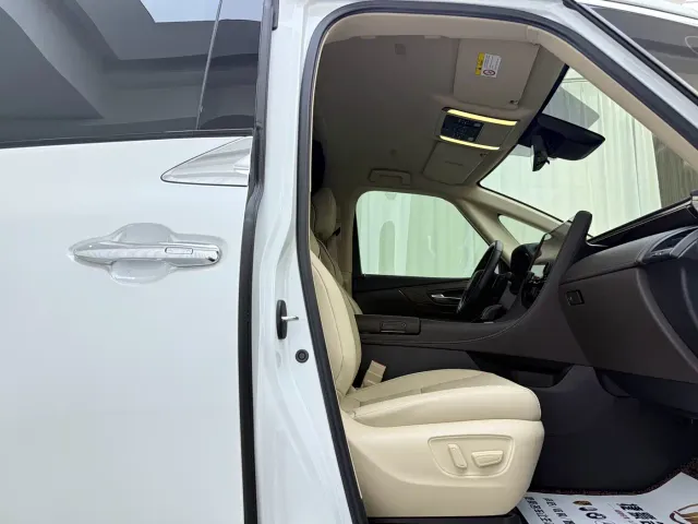 Toyota Vellfire — Фото автомобиля 12