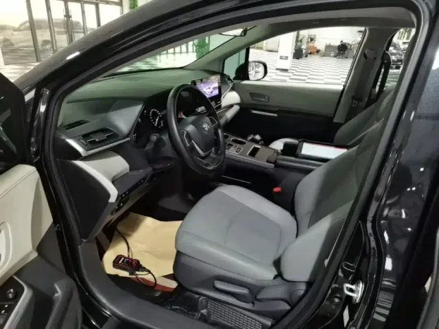 Toyota Granvia — Фото автомобиля 14