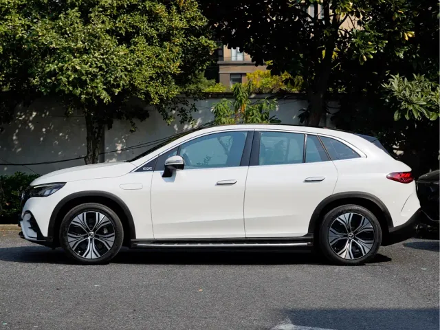 Mercedes-Benz EQE SUV — Фото автомобиля 3