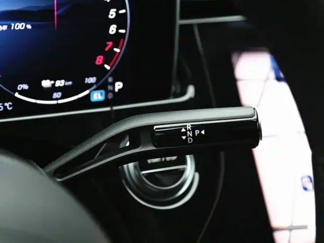 Mercedes-Benz E-Class — Фото автомобиля 15