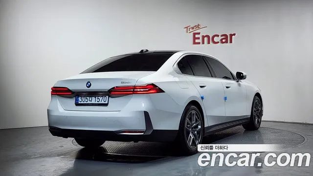 BMW 5-Series — Фото автомобиля 2