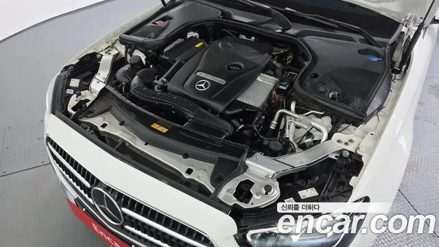 Mercedes-Benz E-Class — Фото автомобиля 6