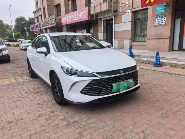 BYD Qin PLUS 2025 DM-i Smart Drive 55KM Leader — Фото автомобиля 3