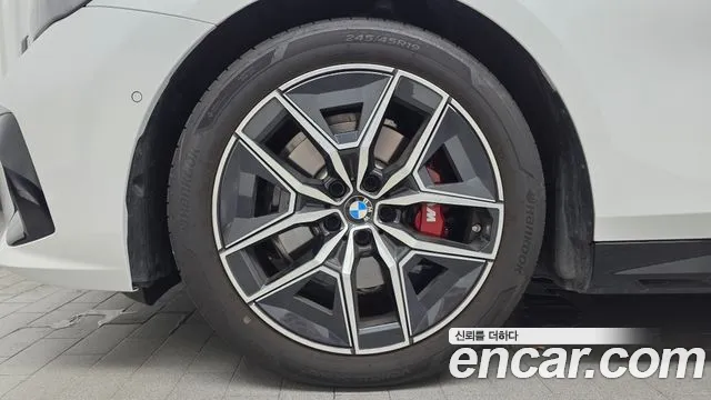 BMW 5 Series G60 — Фото автомобиля 5