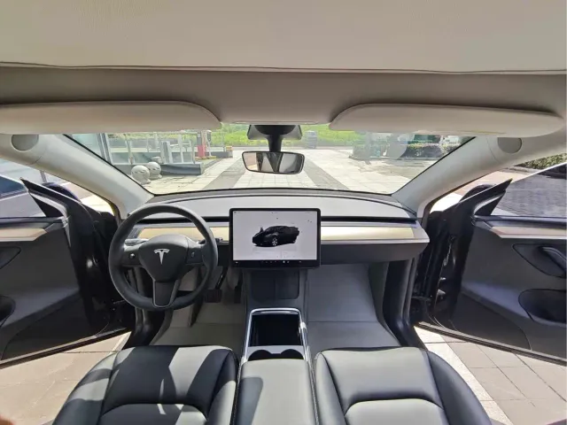 Tesla Model Y — Фото автомобиля 7