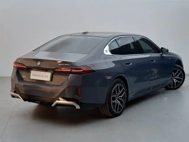 BMW i5 — Фото автомобиля 4