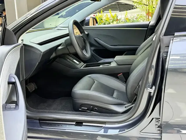 Tesla Model 3 — Фото автомобиля 5