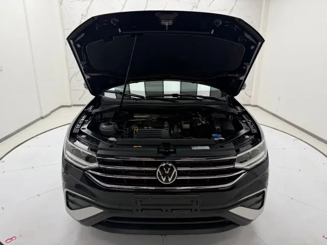 Volkswagen Tiguan L — Фото автомобиля 8