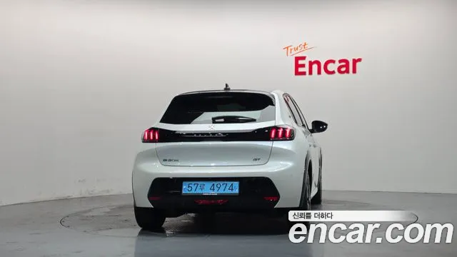 Peugeot 208 — Фото автомобиля 4