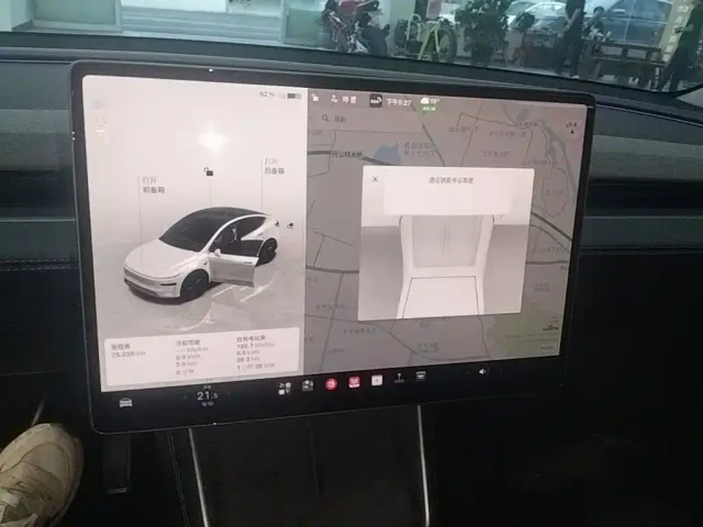 Tesla Model Y — Фото автомобиля 12