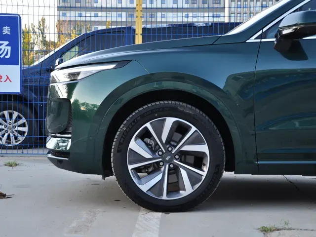 Li Auto ONE — Фото автомобиля 16