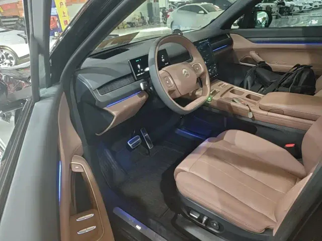 Nio ES8 — Фото автомобиля 15