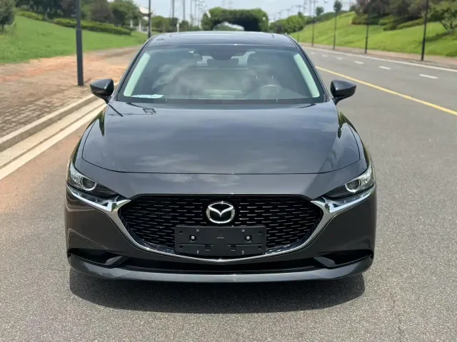 Mazda Axela — Фото автомобиля 2