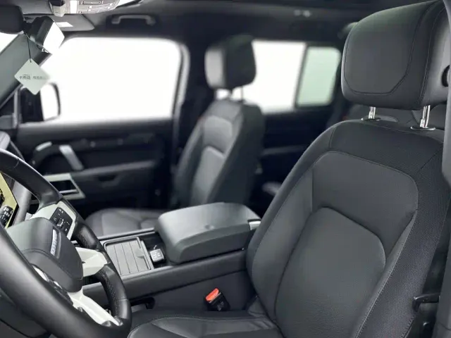 Land Rover Defender — Фото автомобиля 19