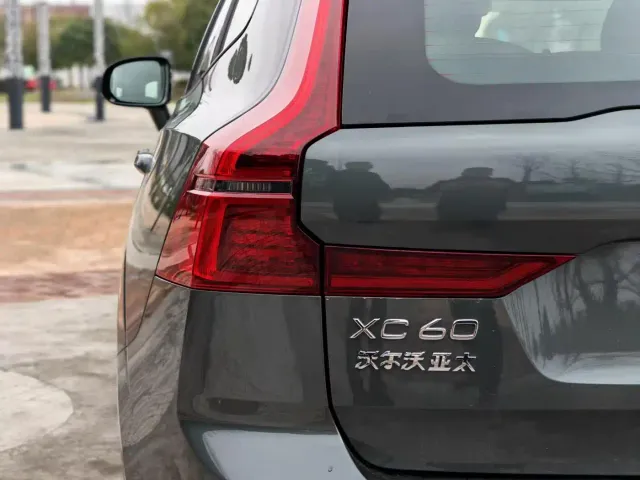 Volvo XC60 — Фото автомобиля 10
