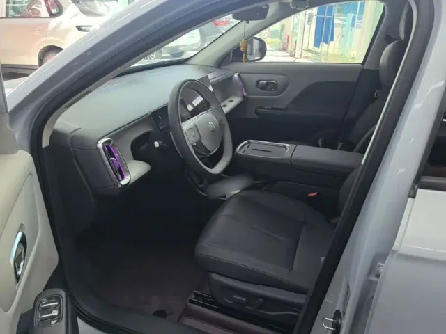 Leapmotor B10 — Фото автомобиля 15
