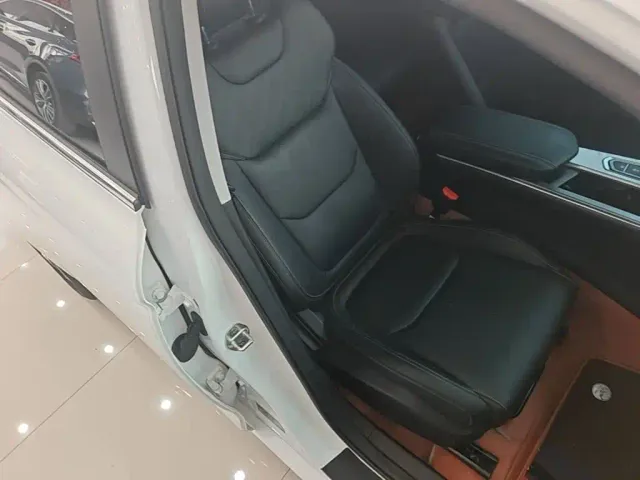 Geely Emgrand L — Фото автомобиля 24