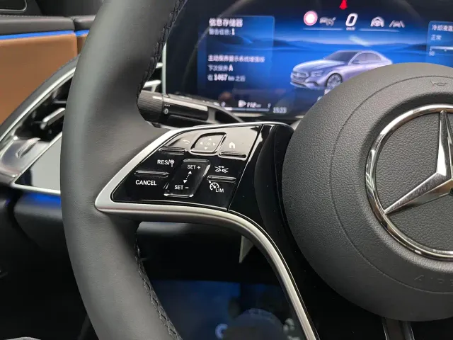 Mercedes-Benz E-Class — Фото автомобиля 24