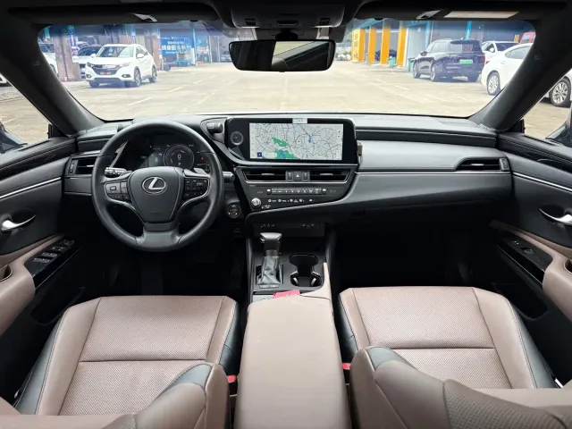 Lexus ES — Фото автомобиля 10
