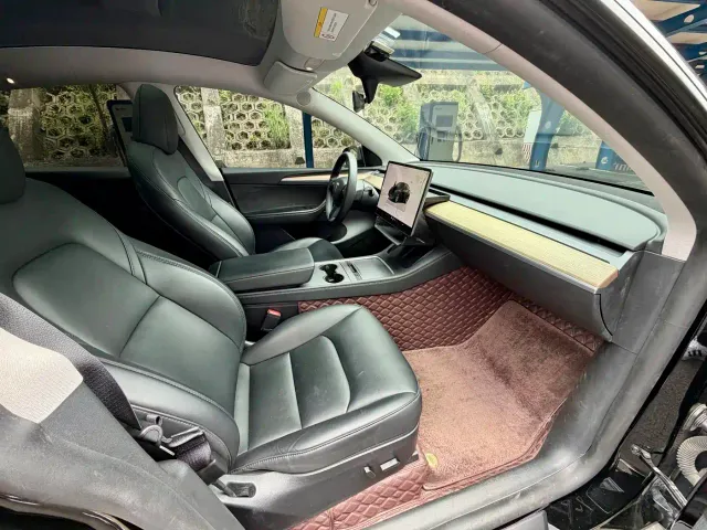 Tesla Model Y — Фото автомобиля 6