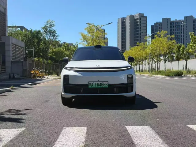 Li Auto L7 — Фото автомобиля 2