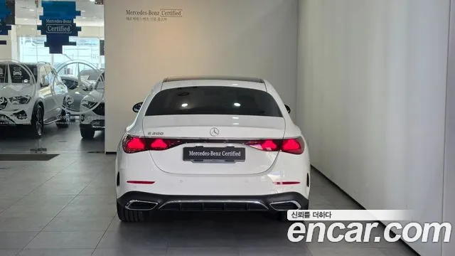 Mercedes-Benz E-Class — Фото автомобиля 3