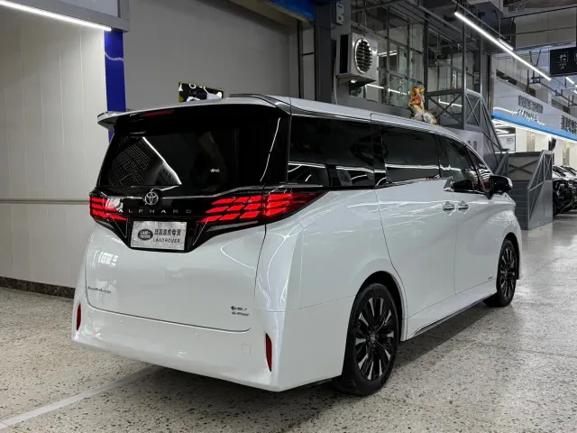 Toyota Alphard — Фото автомобиля 11