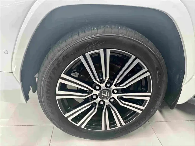 Lexus LX — Фото автомобиля 4