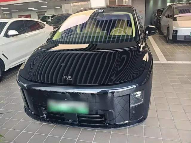 Li Auto i8 — Фото автомобиля 2
