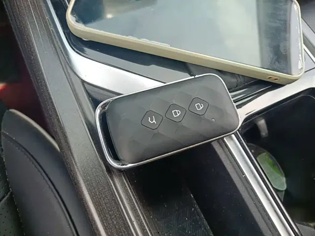 Wuling Jiachen — Фото автомобиля 16